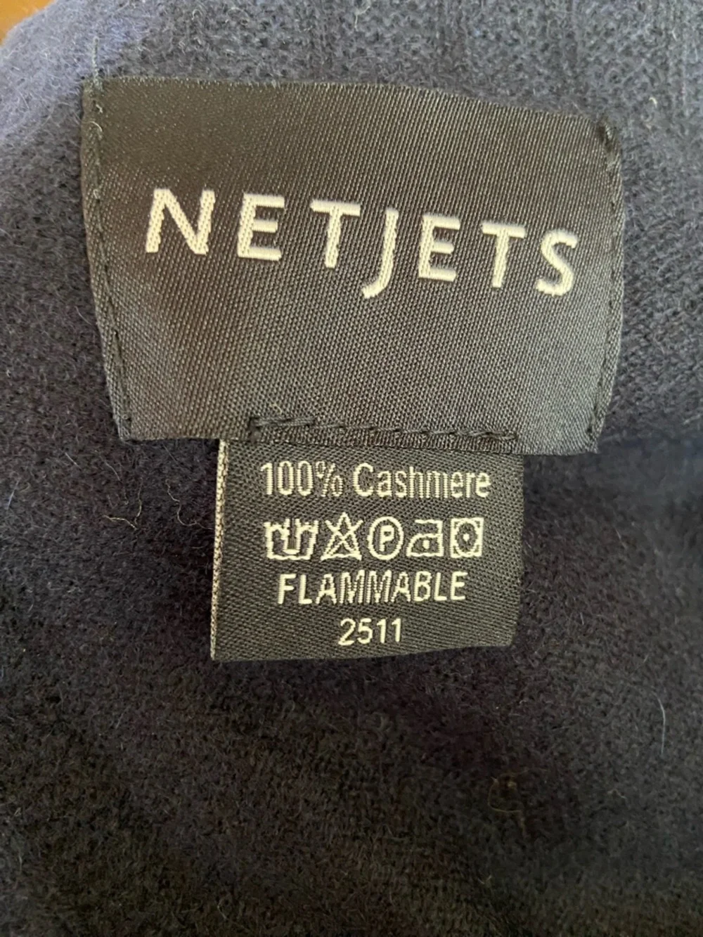 NETJETS 100% Cashmere blanket size 50x62 great for traveling